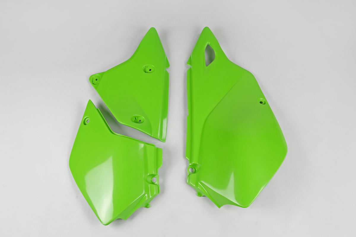 Fiancatine Laterali verde per Kawasaki KLX 400R (2003-25) - PLASTICHE REPLICA - KA03743-026 - Ufo Plast